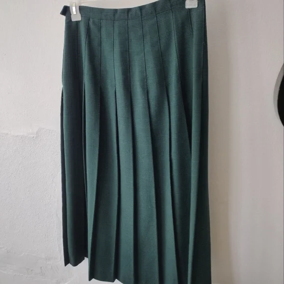 Vintage pleated skirt. - Picture 2 of 2